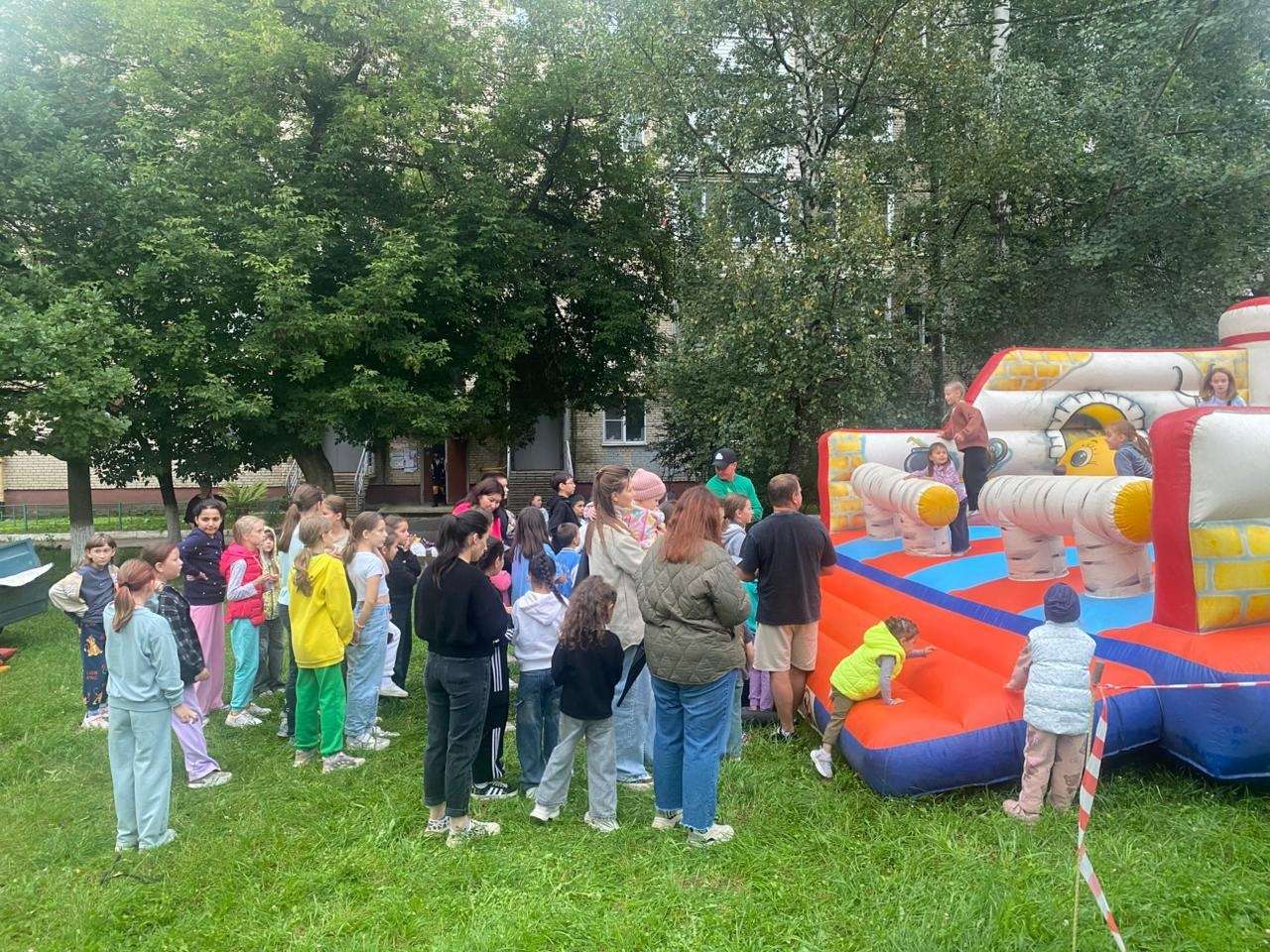 Выходи во двор играть