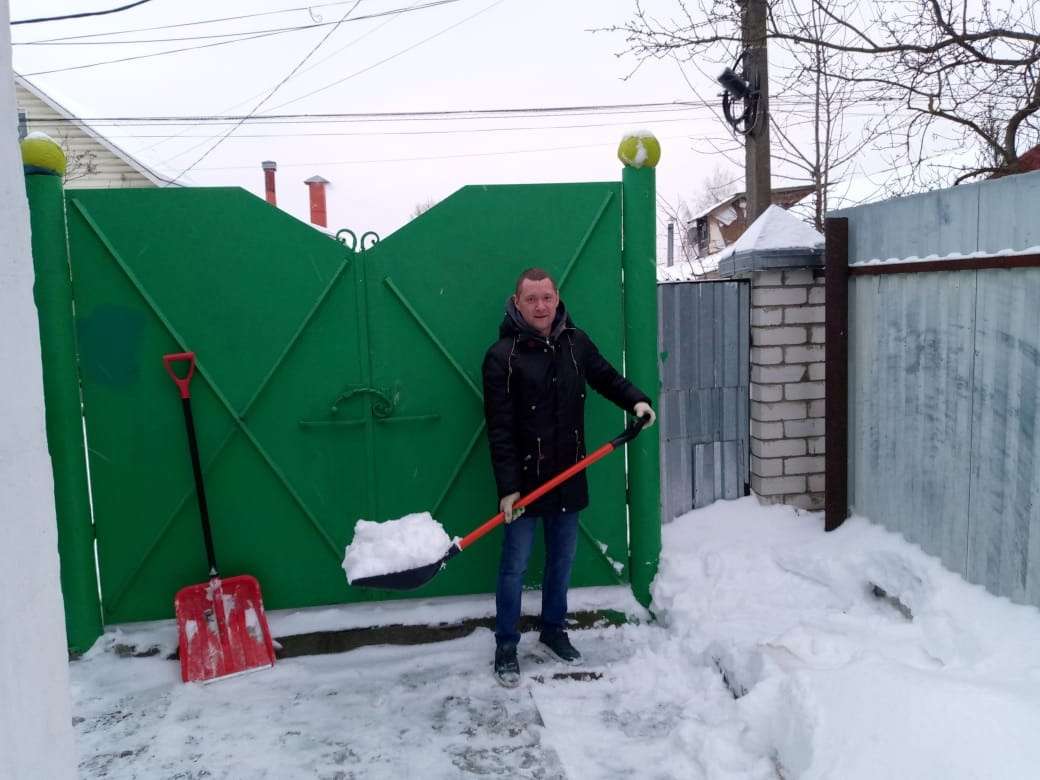 Помогаем пожилым людям